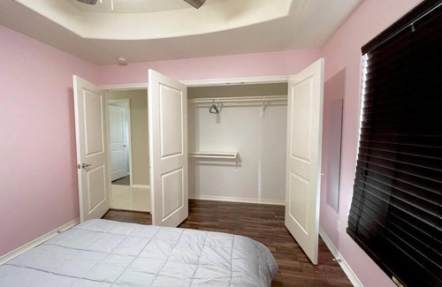 Pharr House | Trendy Cozy House in Prime Location - Guest Rated 10/10