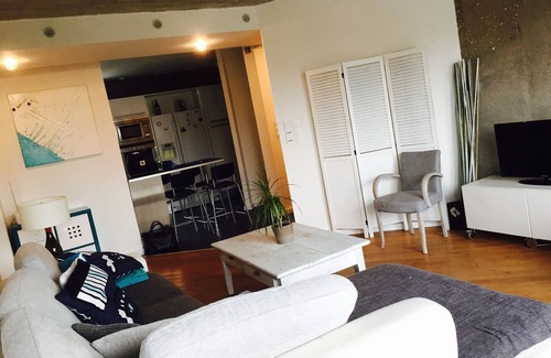 Tours Apartment | Modern Urban Gite: Rated 10/10 with Pool & Family Amenities