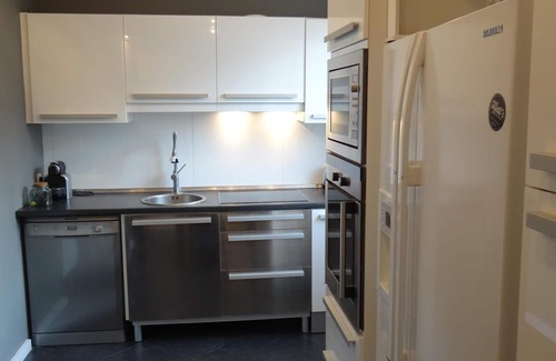 Tours Apartment | Modern Urban Gite: Rated 10/10 with Pool & Family Amenities