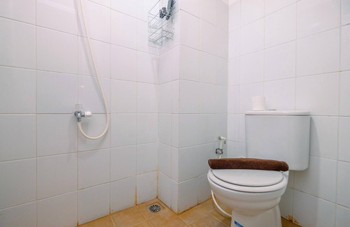 Gunung Putri Apartment | Cozy Studio at Gunung Putri Apartment with Pool & Kitchen