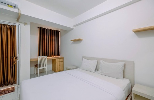 Gunung Putri Apartment | Cozy Studio at Gunung Putri Apartment with Pool & Kitchen