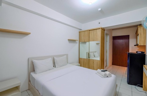 Gunung Putri Apartment | Cozy Studio at Gunung Putri Apartment with Pool & Kitchen