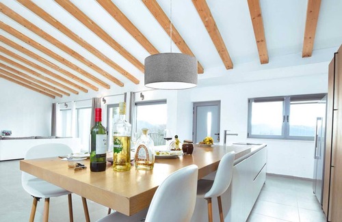 Sestanovac Villa | Modern Villa with Pool in Katuni - Pet and Child Friendly