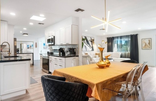 Racquet Club South House | Discover the Newly Renovated Palm Springs Oasis Retreat