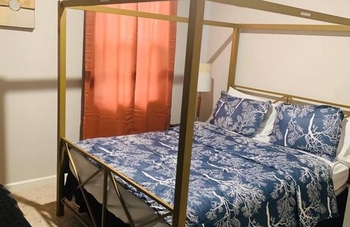 Lithonia House | Tranquil Escape: Child-Friendly Modern Hotel Stay