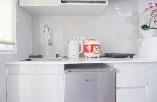 Kebagusan Apartment | Relaxing Studio Retreat at Kebagusan City Apartment