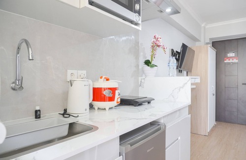 Kebagusan Apartment | Relaxing Studio Retreat at Kebagusan City Apartment