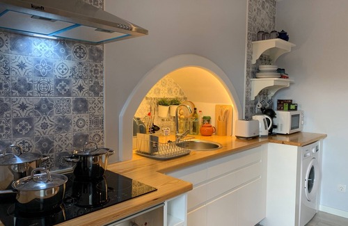 Feteiras Apartment | Romantic Retreat with Garden, Spa & Breakfast Included