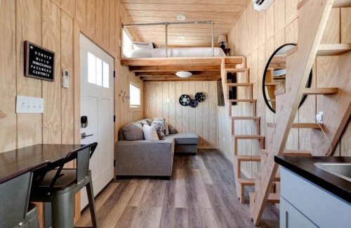 Canyon House | Modern and Secluded Tiny House Ideal for Exploring Palo Duro Canyon State Park in Texas