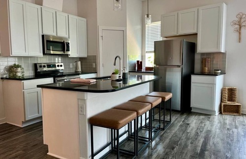 Leander Apartment | Modern and spacious Austin