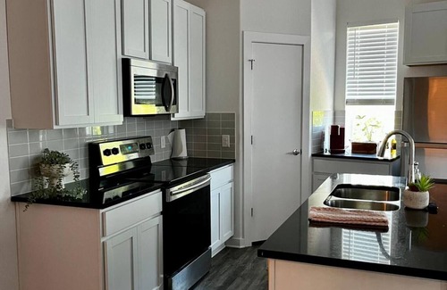 Leander Apartment | Modern and spacious Austin