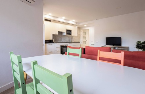 Porta Apartment | Modern Apartment with Spa and Kitchen in Prime Location
