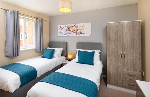 Newport Pagnell Apartment | Stylish Home with Free Parking & Netflix, Sleeps 11 - Brightleap