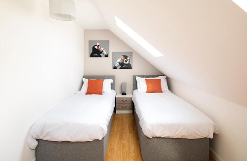 Newport Pagnell Apartment | Stylish Home with Free Parking & Netflix, Sleeps 11 - Brightleap
