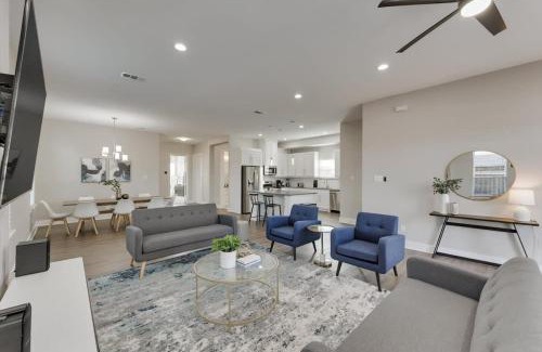 West Dallas House | Modern and Spacious High End Home near Downtown