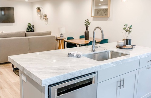 South Jordan House | Stylish Retreat in the Heart of South Jordan - Rated 9.8