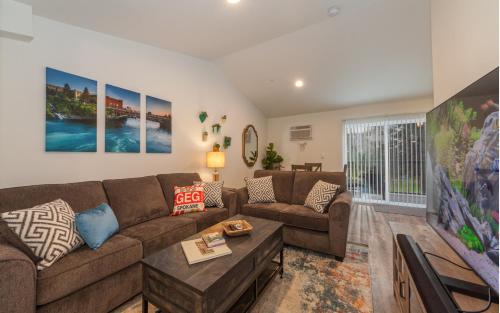 Spokane Valley Apartment | Modern KING Bed with Free WiFi and Parking – Guest Rated 9.6