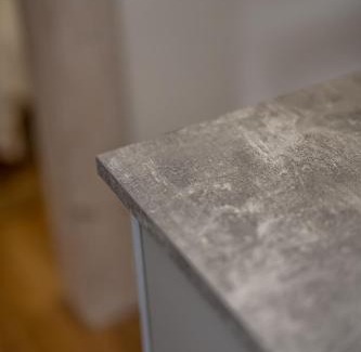 Kirriemuir House | Stylish Stay at WoodHouse with Breakfast Included