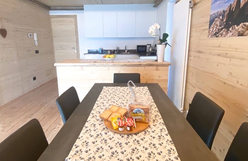Auronzo di Cadore Apartment | Prime Apartment with Lake View in Auronzo - Guest Rated 10/10