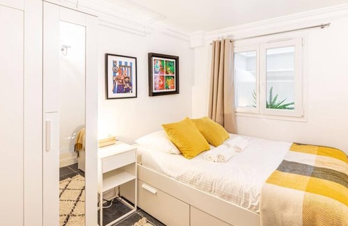 Meudon Apartment | Modern Apartment with Garden, Steps from the Eiffel Tower