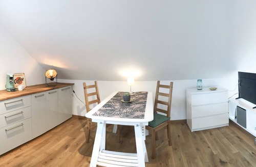 Kupferdreh Apartment | Explore Tackenburg Loft Sunrise: Top-Rated Essen Retreat