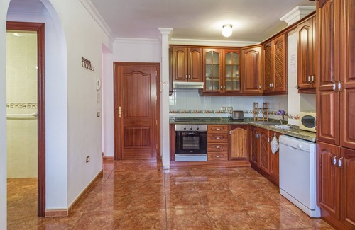 Puerto de la Cruz Apartment | Stylish Apartment in Old Town with Pool & Spa Amenities