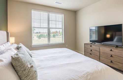 Highlands Ranch Apartment | Stylish Apartment with Kitchen in Prime City Location