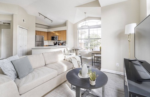 Westridge Apartment | Modern Apartment with Kitchen in Prime Location