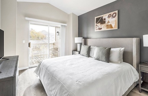 Westridge Apartment | Modern Apartment with Kitchen in Prime Location