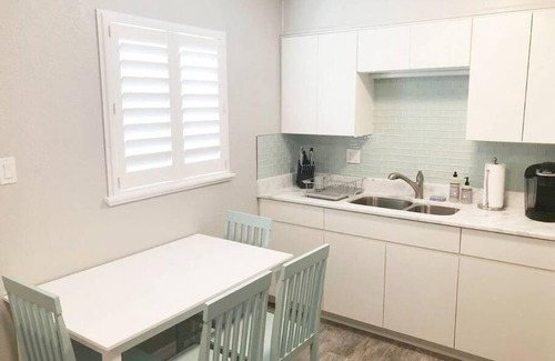 Solana Apartment | Contemporary Apartment with Child-Friendly Amenities