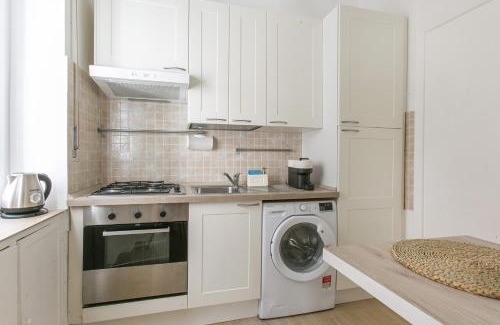 Quartiere Coppede Apartment | Modern apartment 100 meters from Piazza Mincio