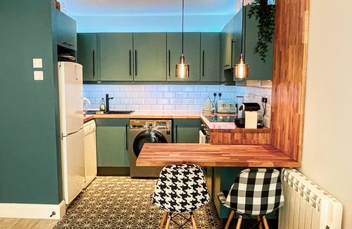 Stoneybatter Apartment | Modern apartment 10min from City Center W/parking