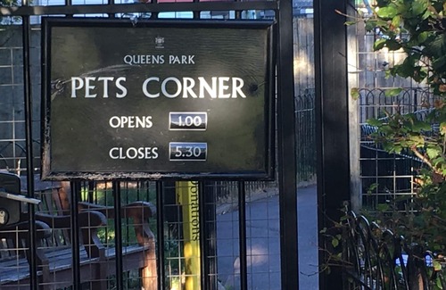 Queen's Park Apartment | Stylish Apartment Steps from Oxford St with Spa & Kitchen