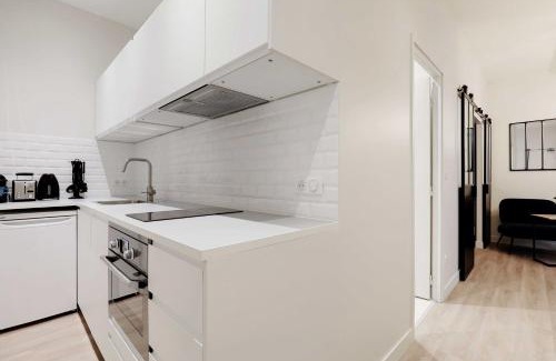 Quartier Saint-Ambroise Apartment | Cozy 1BR Apartment near République with Family-Friendly Amenities