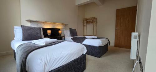 Ipswich Apartment | Prime 2-Bedroom Apartment with Hot Tub in Town Centre