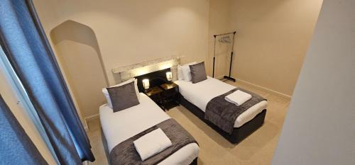 Ipswich Apartment | Prime 2-Bedroom Apartment with Hot Tub in Town Centre