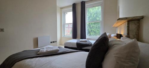 Ipswich Apartment | Prime 2-Bedroom Apartment with Hot Tub in Town Centre