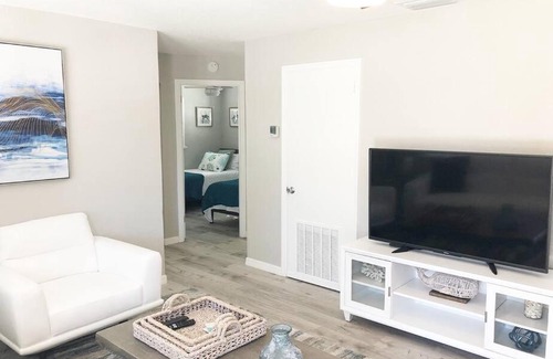 Solana Apartment | Modern Apartment for Families - Highly Rated 9.2/10 Stay