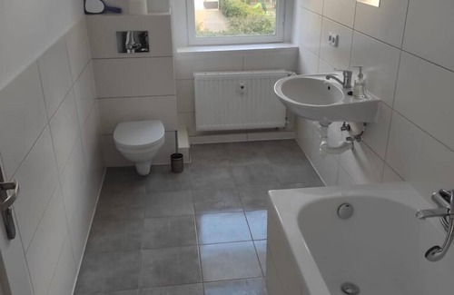 Zeitz House | Modern Apartment with Pool - 30 Minutes to Leipzig