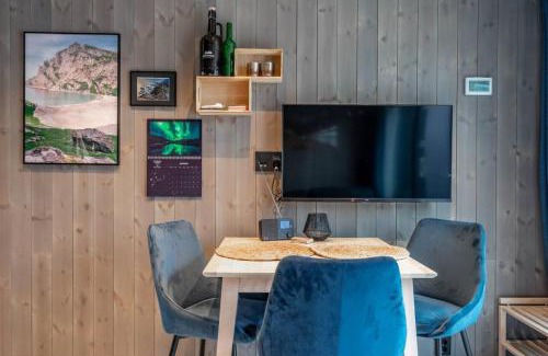 Henningsvaer Apartment | Modern Seaside Apartment in Henningsvær with Unique Amenities