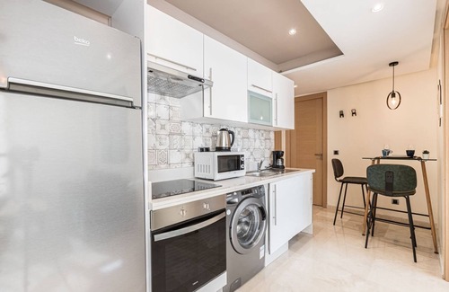 SOUR JDID Apartment | Coastal Getaway: Child-Friendly Apartment Near the Sea