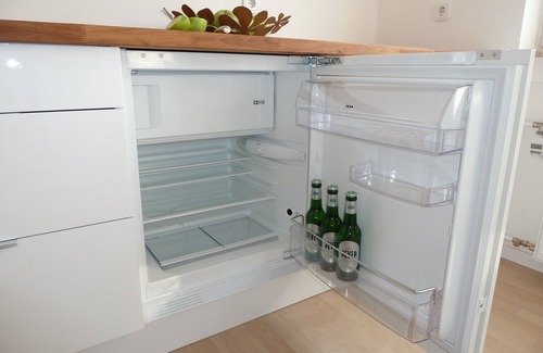 Dreieich Apartment | Stylish Apartment Near Frankfurt with Pool and Breakfast