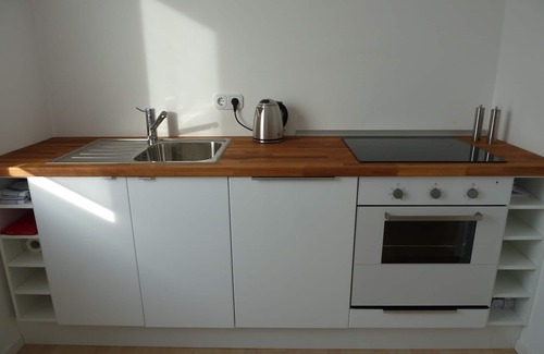 Dreieich Apartment | Stylish Apartment Near Frankfurt with Pool and Breakfast