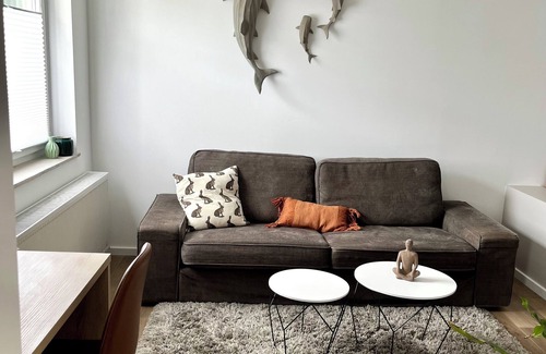 Solingen Apartment | Convenient Apartment Near Train Station with Breakfast Included
