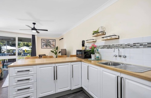 Cairns North Apartment | Modern Apartment Close to the City Centre 21