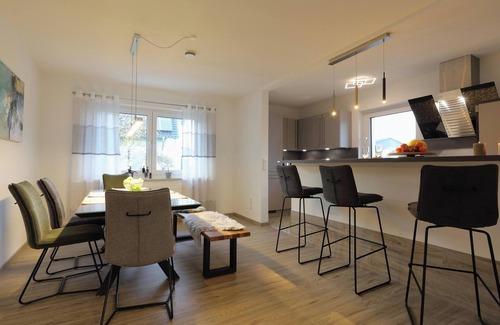 Mastershausen Apartment | Contemporary "Zweiradparadies" Apartment with Garden & Wi-Fi