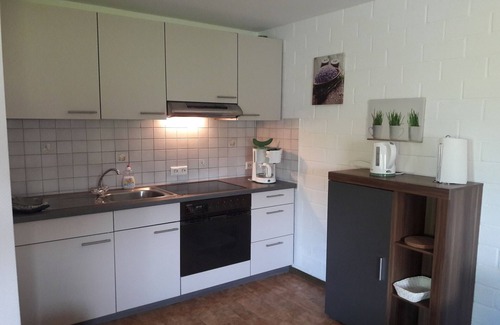 Niederberndorf Apartment | Stylish Apartment in Sellinghausen with Terrace & Breakfast
