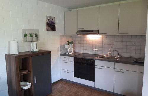 Niederberndorf Apartment | Stylish Apartment in Sellinghausen with Terrace & Breakfast