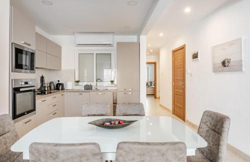 Sliema Apartment | Modern apartment direct access to Sliema beaches