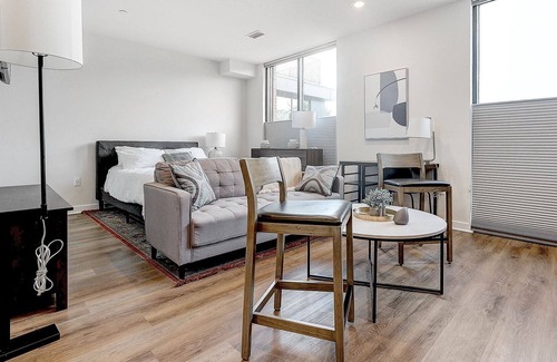 Bala-Cynwyd Apartment | Modern Apartment with Kitchen in Prime Location